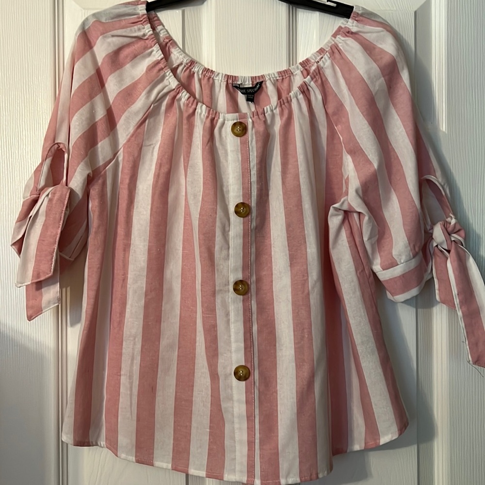 NWT - UNIQUE SPECTRUM Off the Shoulder Blouse -Size L
